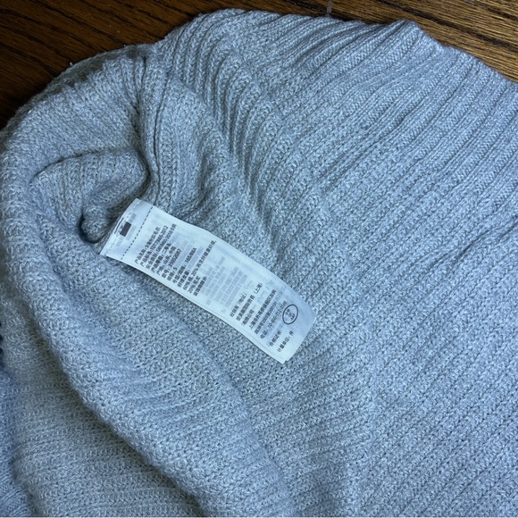 Hollister Gray Women's Sweater - Picture 6 of 6
